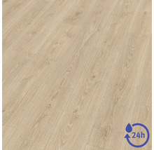 Laminatboden in Holzoptik mit Maserung und Astlöchern sowie Symbol für 24 Stunden Wasserresistenz.