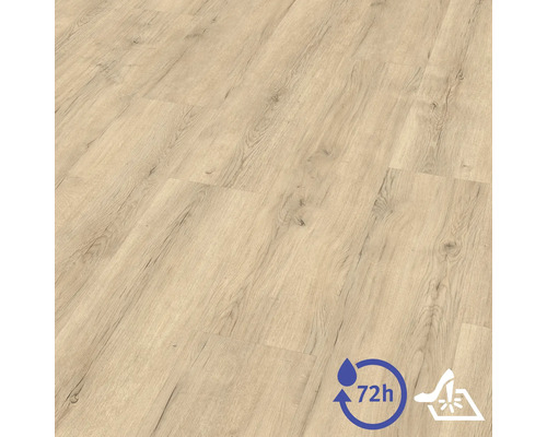 Laminatboden in Eichenoptik mit Holzmaserung, wasserresistent bis zu 72 Stunden und lichtbeständig.