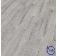 Laminatboden in Holzoptik mit 24 Stunden Wasserresistenz.