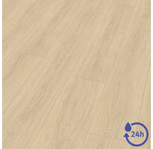 Laminatboden in Eichenoptik mit 24 Stunden Wasserresistenz.