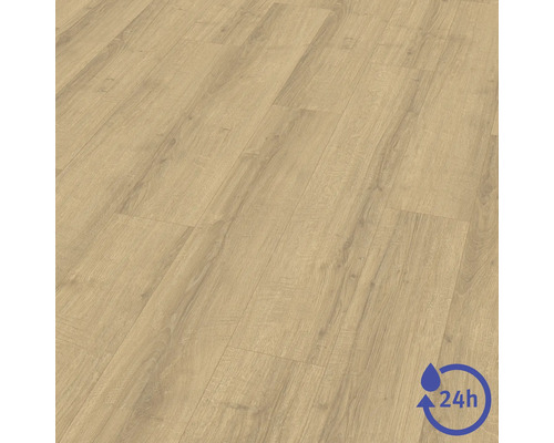 Laminatboden in heller Eichenoptik mit sichtbarer Holzmaserung, wasserresistent für bis zu 24 Stunden.