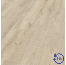 Laminatboden in Eichenoptik mit 24 Stunden Wasserresistenz.