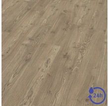 Laminatboden in Eichenoptik mit ausgeprägter Maserung und Astlöchern sowie Symbol für 24 Stunden Spritzwasserschutz.