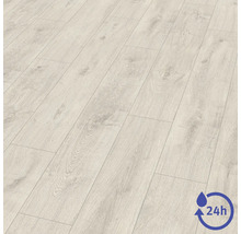 Laminatboden mit Eiche-Dekor und Wasserresistenz für bis zu 24 Stunden.