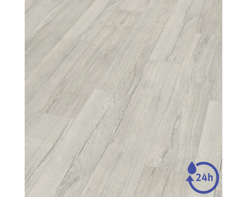 Laminatboden in Holzoptik mit einer Wasserresistenz von 24 Stunden.