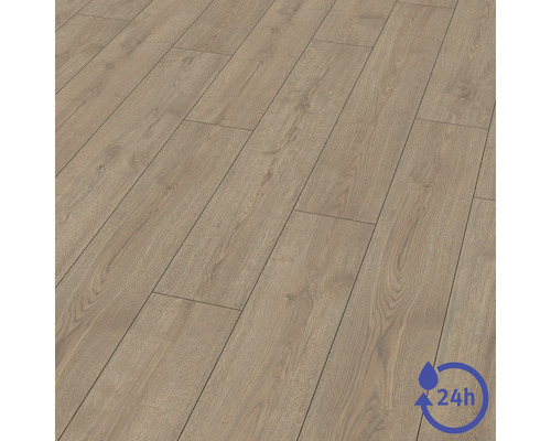 Laminatboden in Holzoptik mit 24 Stunden Wasserresistenz.