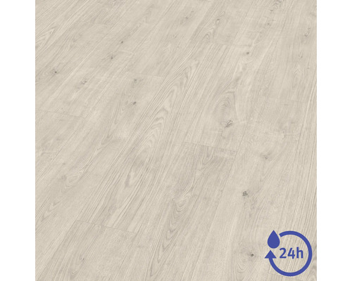 Laminatboden in heller Holzoptik mit sichtbarer Maserung und Symbol für 24 Stunden Wasserschutz.