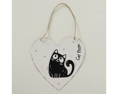 Herzförmiges Hängeschild mit Illustration einer schwarzen Katze, kleinen Herzen und dem Schriftzug Cat Mom an einer Kordel aus Jute.