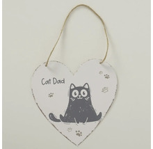 Weißes herzförmiges Holzschild mit Juteschnur, Katzenillustration und Pfotenabdrücken, Text Cat Dad.