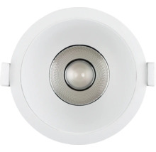 Runder LED-Einbaustrahler in Weiß mit geriffeltem Reflektor und seitlichen Befestigungsklammern.