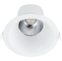 Runder LED-Einbaustrahler mit strukturiertem silbernem Reflektor und weißem Rahmen für Deckenmontage.