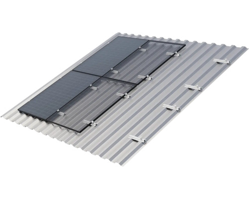 Montagesystem für Solarmodule auf einem Wellblechdach mit Kurzschienen und Klemmen.