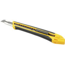 Cutter mit Abbrechklinge, gelb-schwarzer Kunststoffgriff mit Gummierung und Metallführung.