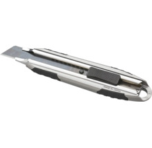 Cuttermesser mit Metallgehäuse, gummierter Grifffläche und Schieberiegel für Abbrechklingen.