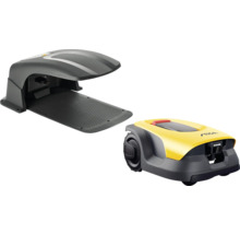 Mähroboter von Stiga in Gelb und Grau mit schwarzer Ladestation inklusive Schutzdach.