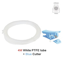 4 Meter langer weißer PTFE-Schlauch mit blauem Schneider, 2,5 Millimeter Innendurchmesser und 4 Millimeter Außendurchmesser.