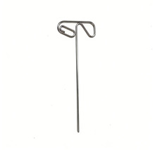 Pflanzenschildhalter aus Metall in Silber mit langem Stab und oberer Klemme für Etiketten.