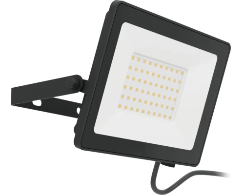 LED-Außenstrahler in Schwarz mit verstellbarem Montagebügel und flachem Gehäuse.