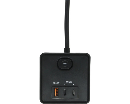 Schwarze Ladestation mit Netzkabel, einem USB-A-Anschluss QC 18 Watt, zwei USB-C-Anschlüssen PD 20 Watt und einem Ein- und Ausschalter.