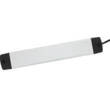 Schmale LED-Unterbauleuchte mit weißem Gehäuse, schwarzen Endkappen und integriertem Anschlusskabel.
