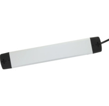 LED-Unterbauleuchte mit weißer Leuchtfläche, schwarzen Endkappen und Stromanschlusskabel.