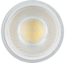 Frontansicht eines LED Reflektor-Leuchtmittels mit strukturierter Linse und rundem silbernen Rand.