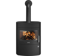 Kaminofen Justus in Schwarz mit brennendem Holzfeuer, Sichtscheibe und Rauchrohranschluss oben.
