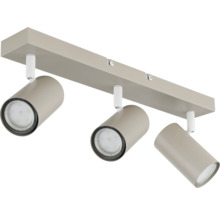 Dreiflammiger Deckenstrahler in Beige aus Metall mit drei verstellbaren, zylindrischen Spotköpfen.