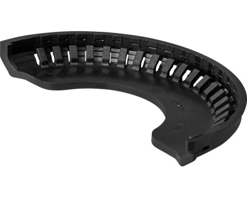 Schwarzes, bogenförmiges Kunststoff-Ersatzteil mit Lamellenstruktur für Garten- oder Werkzeuggeräte.