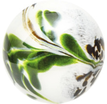 Dekorative Glaskugel mit grünem Blattmuster und braunen Akzenten.