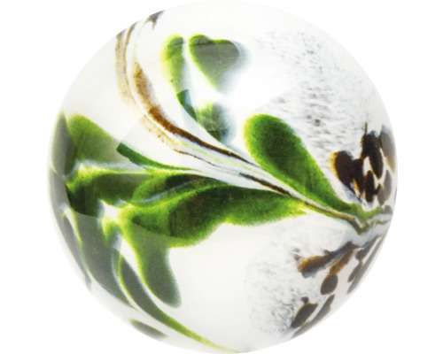 Dekorative Glaskugel mit grünem Blattmuster und braunen Akzenten.