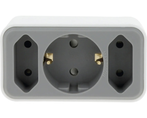 Mehrfachstecker-Adapter in Weiß und Grau mit einer Schutzkontakt-Steckdose und zwei Euro-Steckdosen, maximal 3680 Watt.