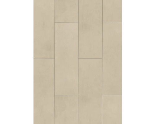Beige Bodenfliesen im rechteckigen Format mit matter Betonoptik-Oberfläche, verlegt in einem versetzten Muster.