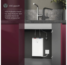 AEG Kleindurchlauferhitzer unter einer Küchenspüle installiert, VDE Logo und Zertifizierung für Sicherheit nach neuestem Stand der Technik.