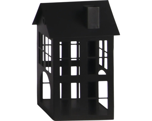Schwarze Laterne in Hausform aus Metall mit Fensterausschnitten und Schornstein.