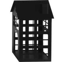 Schwarzes Windlicht in Hausform aus Metall mit Satteldach, Schornstein und quadratischen Fenstern.