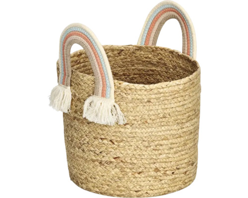 Geflochtener Aufbewahrungskorb aus Naturmaterial mit zwei regenbogenfarbenen Henkeln und weißen Quasten.