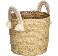 Geflochtener Aufbewahrungskorb aus Naturmaterial mit Henkeln im Regenbogen-Design und Fransen.