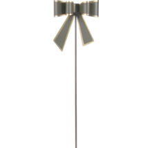 Dekorativer Pflanzenstecker in Form einer grauen Schleife mit goldenem Rand an einem langen Metallstab.