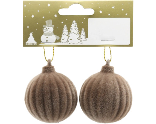 Zwei gerippte, braune Christbaumkugeln mit samtiger Oberfläche und goldfarbenen Aufhängern in einer Verpackung mit Geroma Logo.