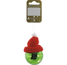 Weihnachtsanhänger grüne Discokugel mit roter Strickmütze und weißem Bommel.