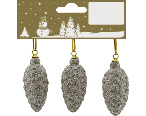 Dreierpack Weihnachtsbaumanhänger in Zapfenform mit silberner Glitzer-Oberfläche an goldenen Aufhängern. Geroma Logo.