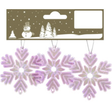 Drei Schneeflocken-Weihnachtsanhänger mit Aufhängeschnur und Geroma Logo.