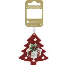 Roter Weihnachtsanhänger aus Filz in Form eines Tannenbaums mit einem Geschenk-Motiv und weißen Sternen.