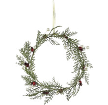 Dekorativer Weihnachtskranz mit grünen Zypressenzweigen, roten Beeren und weißen Perlen, inklusive goldenem Aufhängeband.
