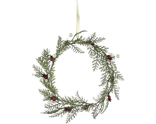Dekorativer Weihnachtskranz mit grünen Zypressenzweigen, roten Beeren und weißen Perlen, inklusive goldenem Aufhängeband.
