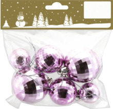 Lilafarbene Weihnachtskugeln mit facettiertem Discokugel-Design in einer Packung.