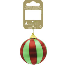 Rot und grün gestreifte Weihnachtskugel mit goldener Kappe und Aufhänger.