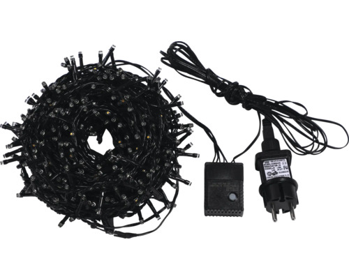 LED-Lichterkette für den Innen- und Außenbereich, aufgewickelt mit Netzstecker und Steuereinheit.