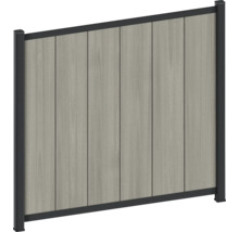 Sichtschutzzaun mit vertikalen Paneelen in Holzoptik und schwarzem Metallrahmen.